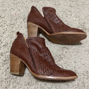Jeffrey Campbell Sz 9.5 Brown stretch side booties